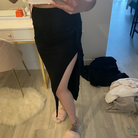 Guess Skirt - Picture 2 of 4